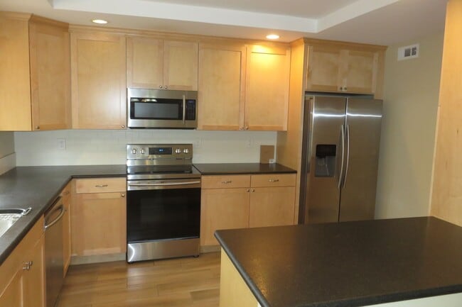 Building Photo - Townhome for Rent — La Jolla Village, South Point Community