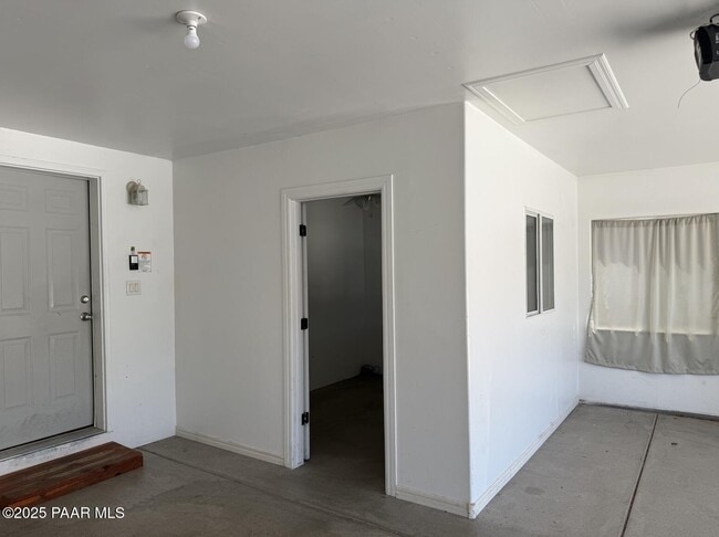 Building Photo - 1116 Samantha St