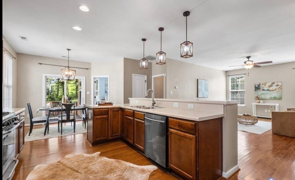 Building Photo - 7319 Vicenzo Dr