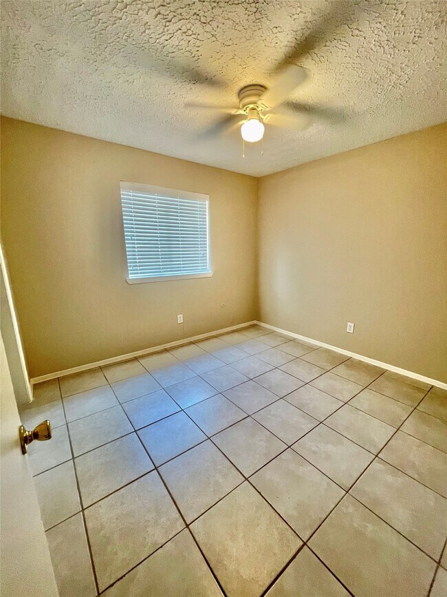 Building Photo - 19319 Lazy Valley Dr