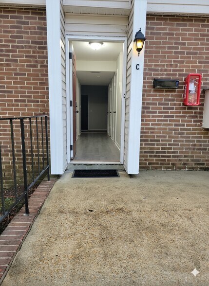 Building Photo - 595 Winding Creek Rd