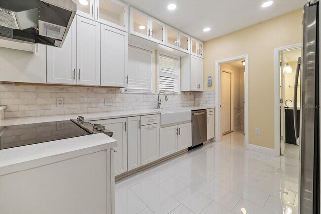 Building Photo - 409 S Willow Ave