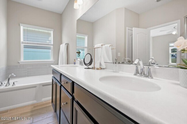 Building Photo - 10165 Roman Ln