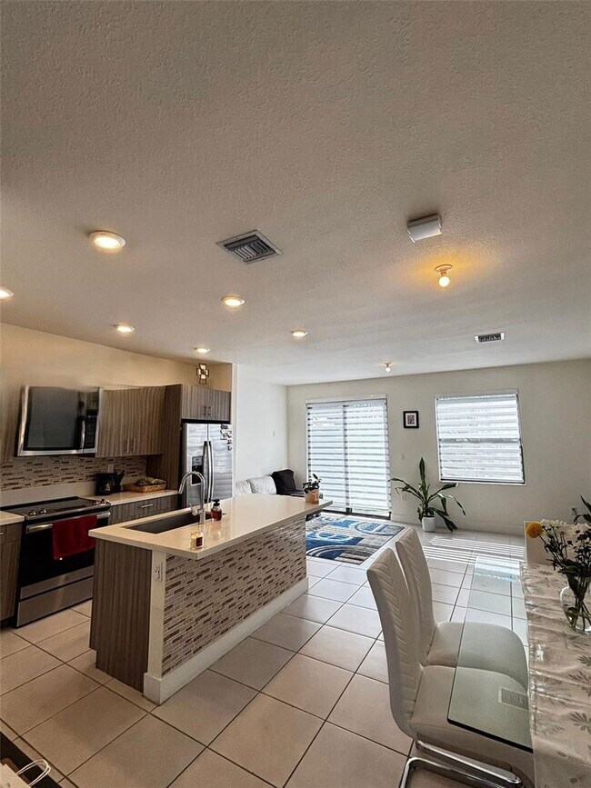 Building Photo - Northwest 91st Court, Miami Lakes, FL 33018 - 3 BR 2.5 BA townhouse