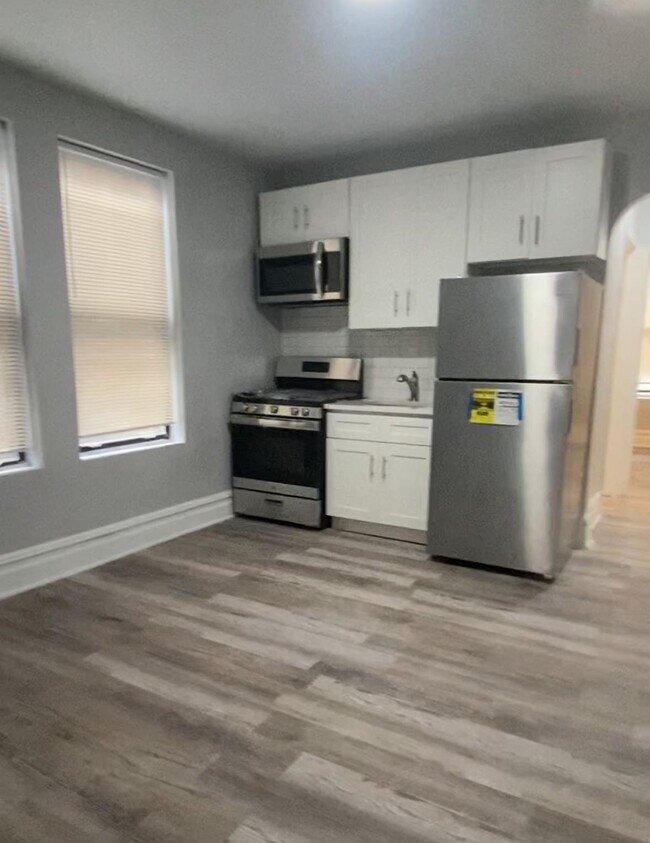 Building Photo - 308 60th St