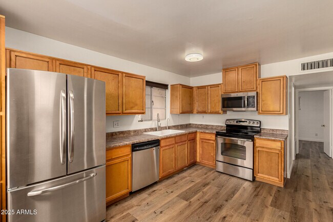 Building Photo - 3540 E Montecito Ave