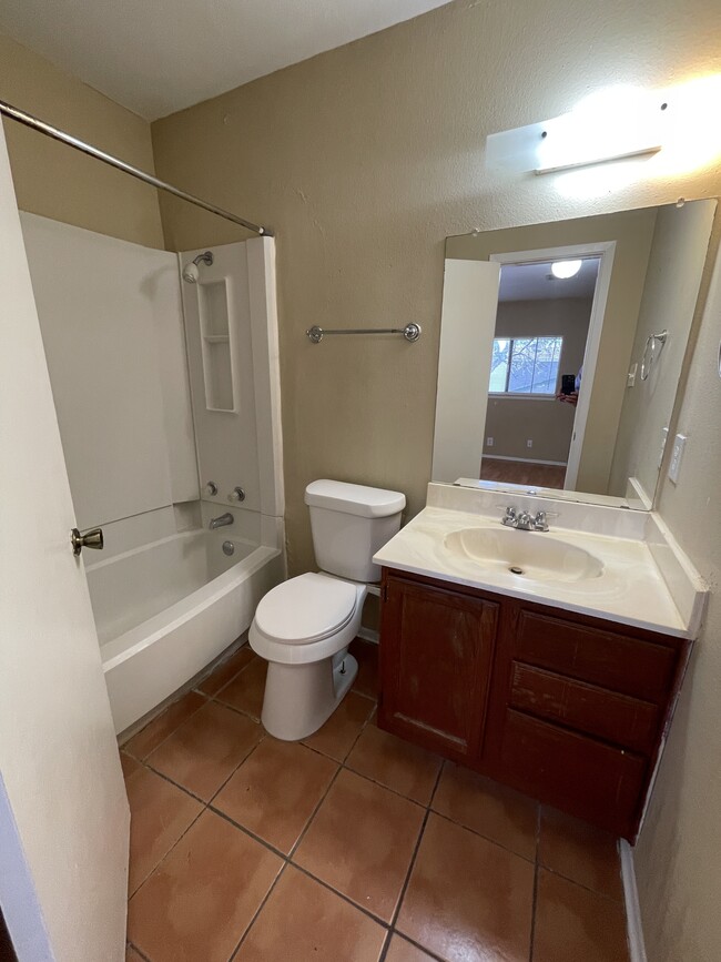 Building Photo - 9931 Village Briar