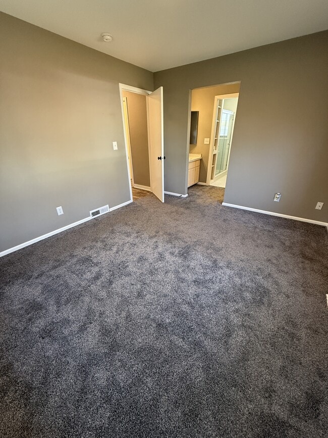 Building Photo - 2004 1st Ave S