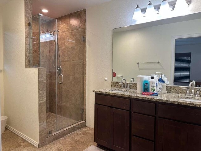 Building Photo - 108 Belaire Cir