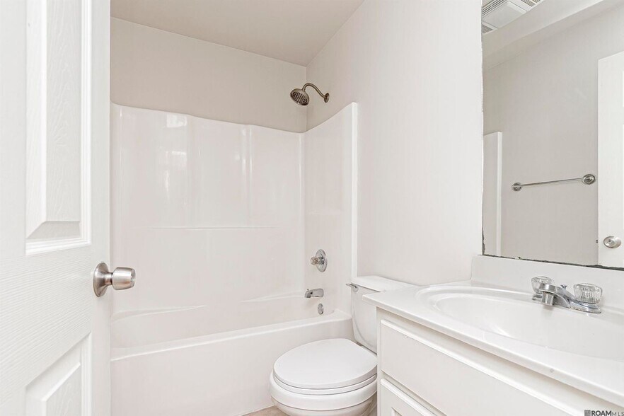 Building Photo - 37024 Rivergate Ave