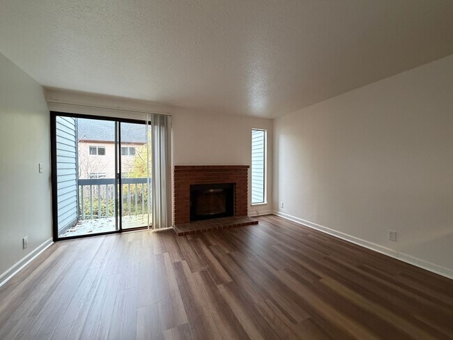Building Photo - **TWO WEEKS FREE RENT** Updated Townhouse in the Heart of Garden Home~ New LVP Flooring~ Washer/D...