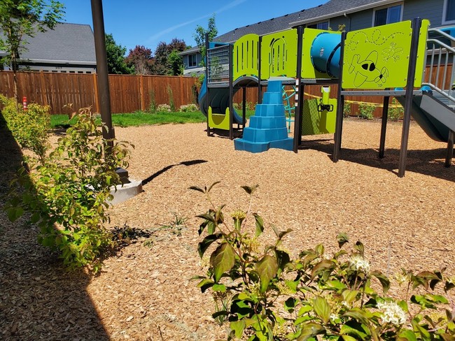 Building Photo - Pioneer Townhomes