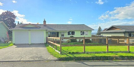Building Photo - 3 Bedroom Home in Marysville Available Now!
