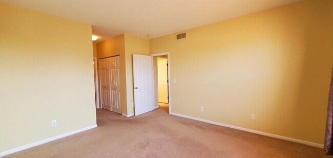 Building Photo - 1354 Fox Pointe Cir