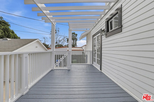 Building Photo - 5226 Rockland Ave