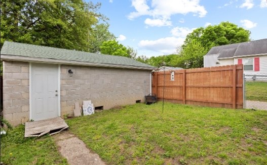 Building Photo - 2105 Bradley Ave