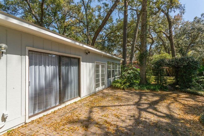 Building Photo - 303 Reynoso Ave