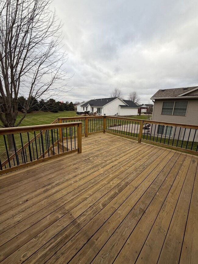 Building Photo - 4 BED 3 1/2 BATH HOUSE