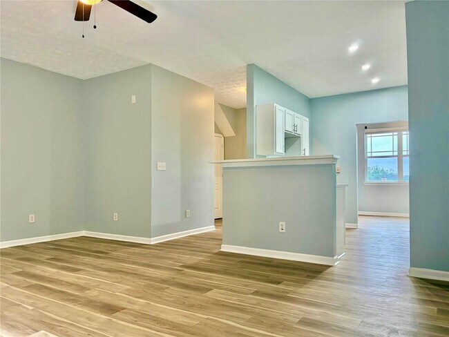 Building Photo - 6347 Ellenwood Dr