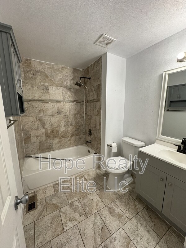 Building Photo - 3378 Foxridge Dr