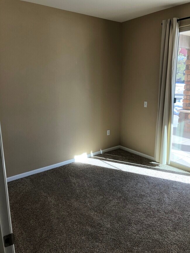 Building Photo - Stunning Condo in Palomino Park