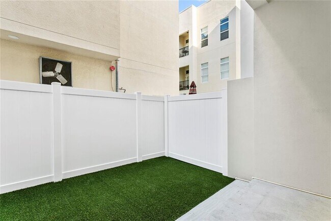 Building Photo - 368 6th St S