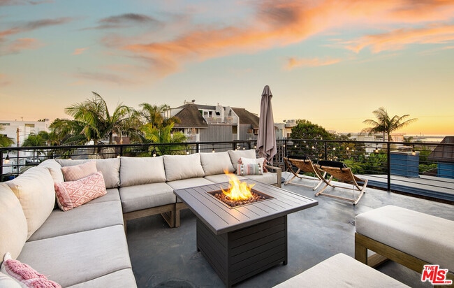 Building Photo - 5317 Pacific Ave