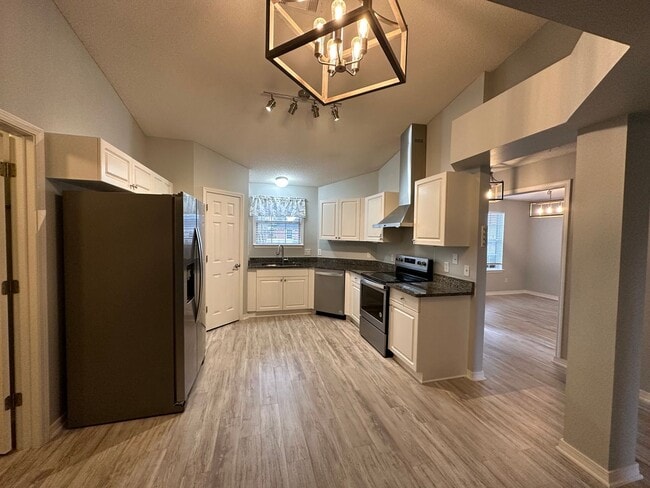 Building Photo - Adorable Home For Rent