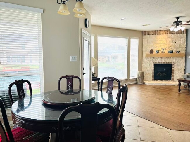 Building Photo - 14303 Tasmania Ct