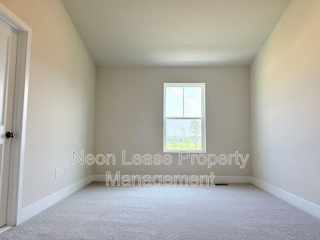 Building Photo - 29860 Bankert Dr