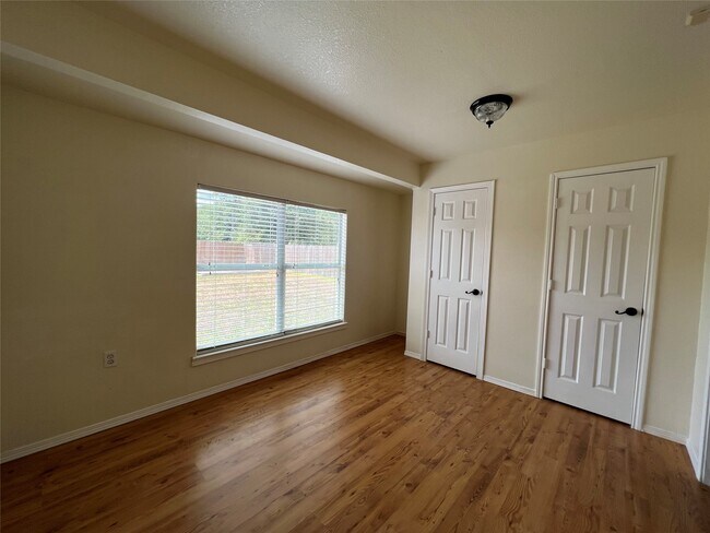 Building Photo - 1053 Shadow Glenn Dr