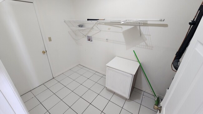 Building Photo - 1521 Barber St