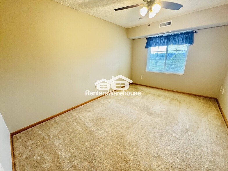 Building Photo - 1590 Parkwood Dr