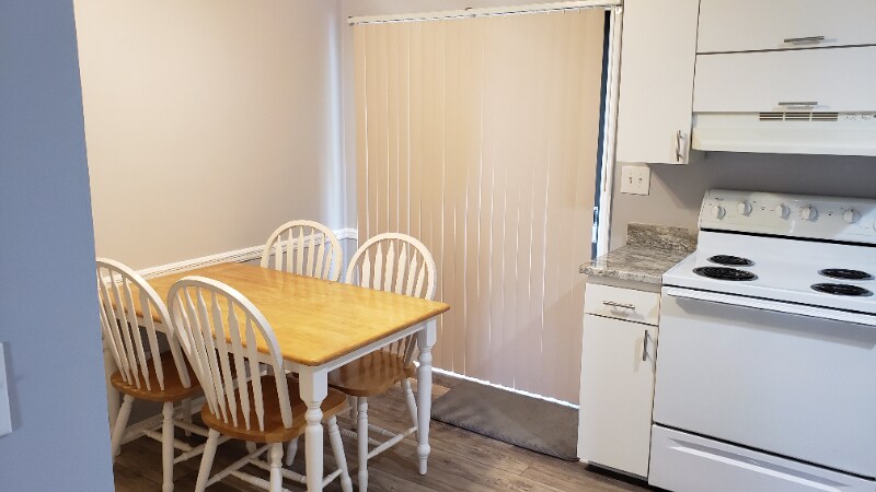 Building Photo - 556 Brookside Ct