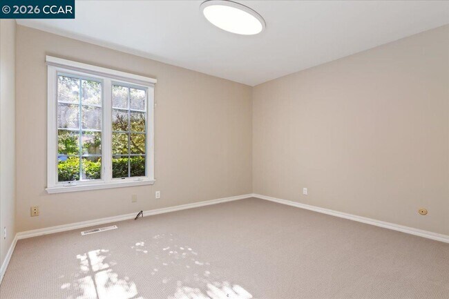 Building Photo - 539 Dalewood Dr