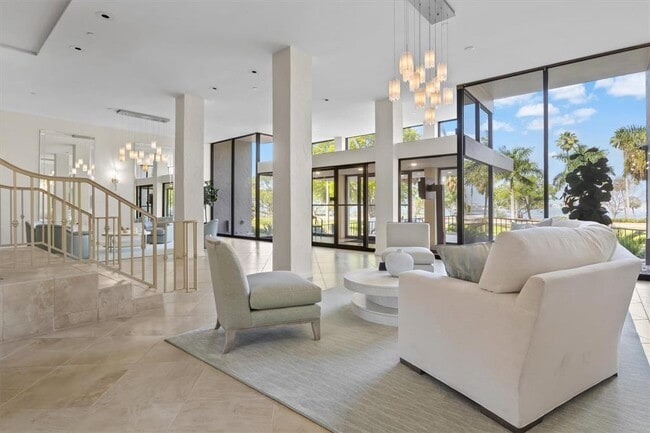Building Photo - 707 S Gulfstream Ave