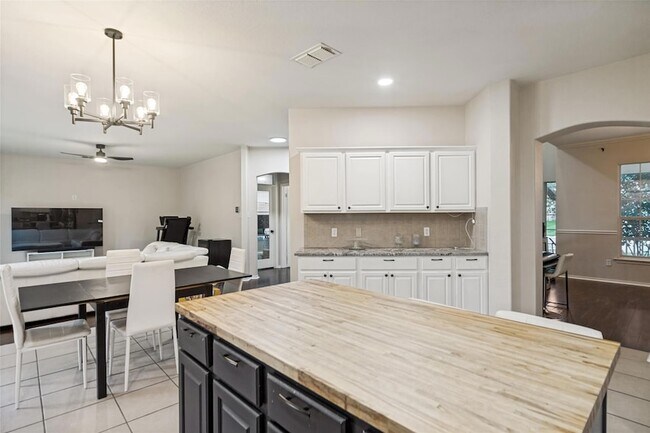 Building Photo - 22911 Cardigan Chase