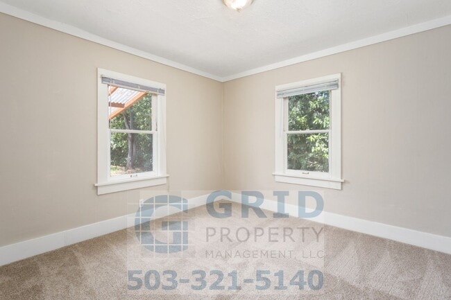 Building Photo - 2 Bedroom Home Available in Southeast Wood...