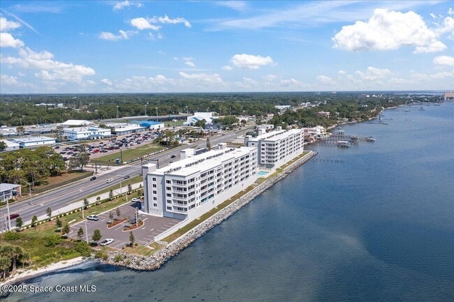 Building Photo - 1825 Riverside Dr