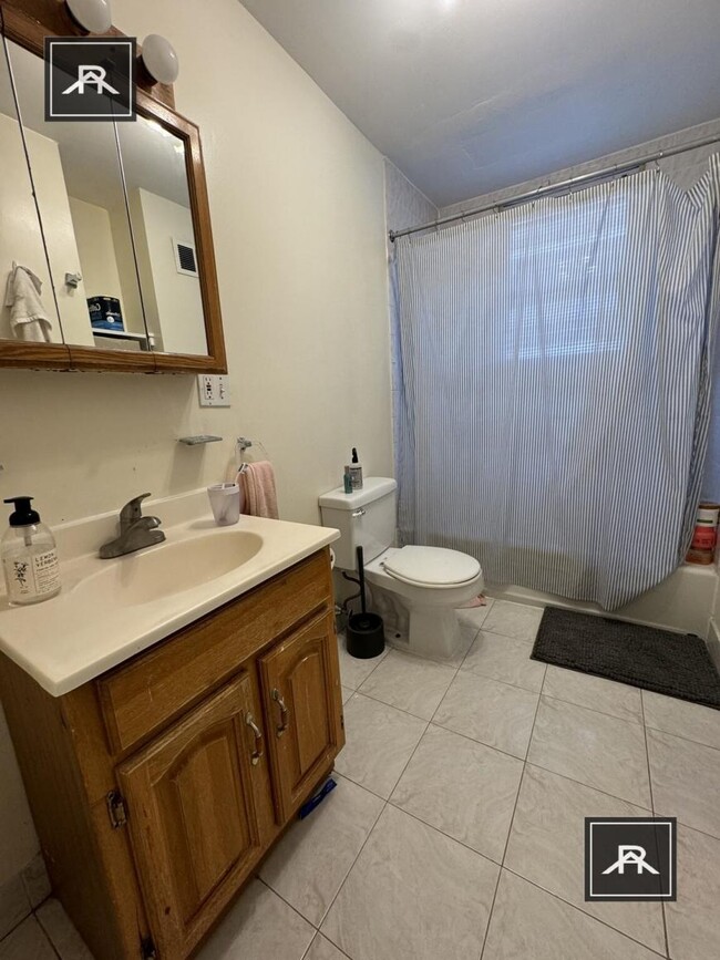Building Photo - 4 bedroom in Brookline MA 02446