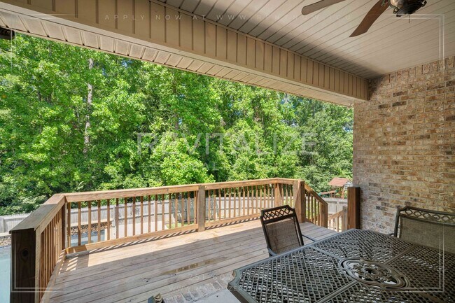 Building Photo - Luxury Living with Private Heated Pool in ...