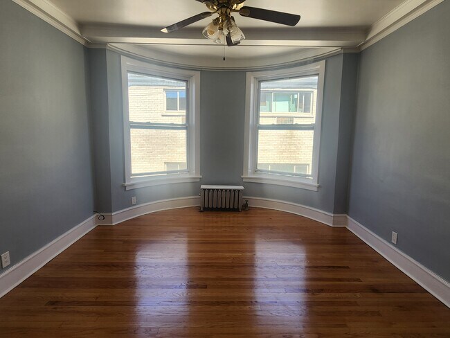 Building Photo - 1058 W Columbia Ave