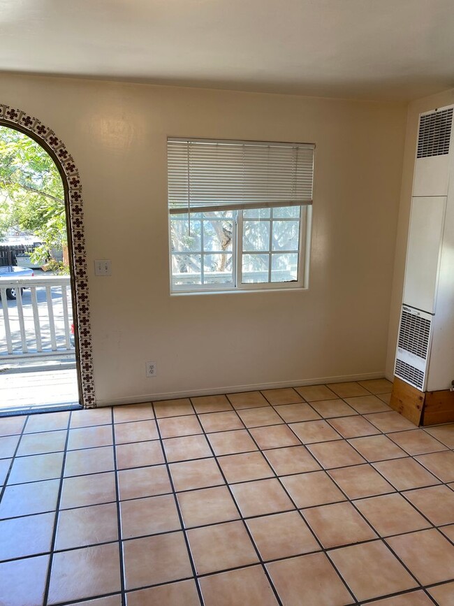 Building Photo - 6636 Del Playa Dr