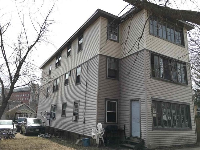 Building Photo - 932 Emerald St
