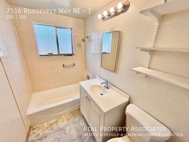 Building Photo - 7516 Roosevelt Way NE