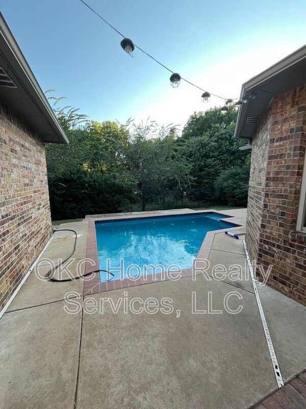 Building Photo - 1216 NW 190th Pl