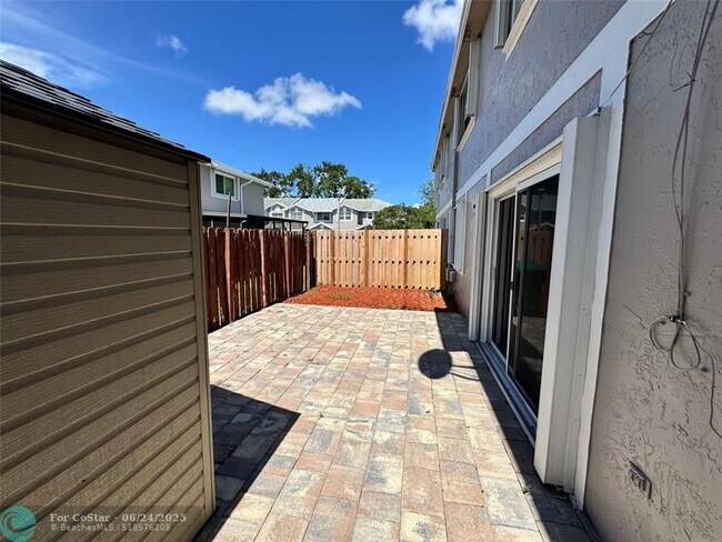Building Photo - 12159 SW 52nd Ct