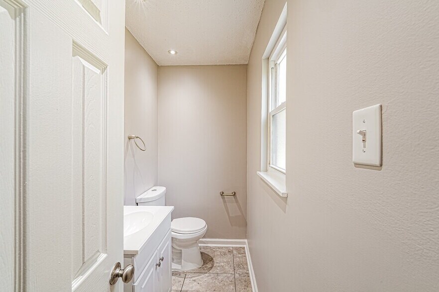 Building Photo - 5112 Rick Dr