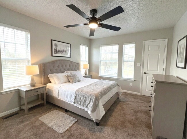 Building Photo - For Lease: Beautifully Remodeled 3-Bed Two-Story in Quiet DeSoto Neighborhood