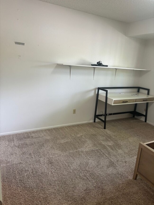 Building Photo - Updated 3bd/2.5ba Townhome in Lakewood
